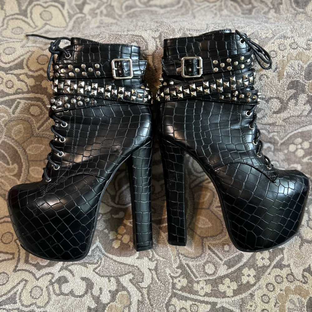 Studded Black Lace-up Ankle Boots Side Zipper Vegan Leather EU 39 / US 8.5